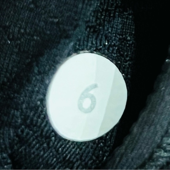 Lululemon Outrun Ruched Mesh Pocket Luxtreme Cropped leggings size 6 - Picture 9 of 17